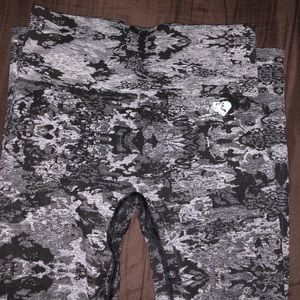 Women’s Best Camo Seamless Leggings | Black - M